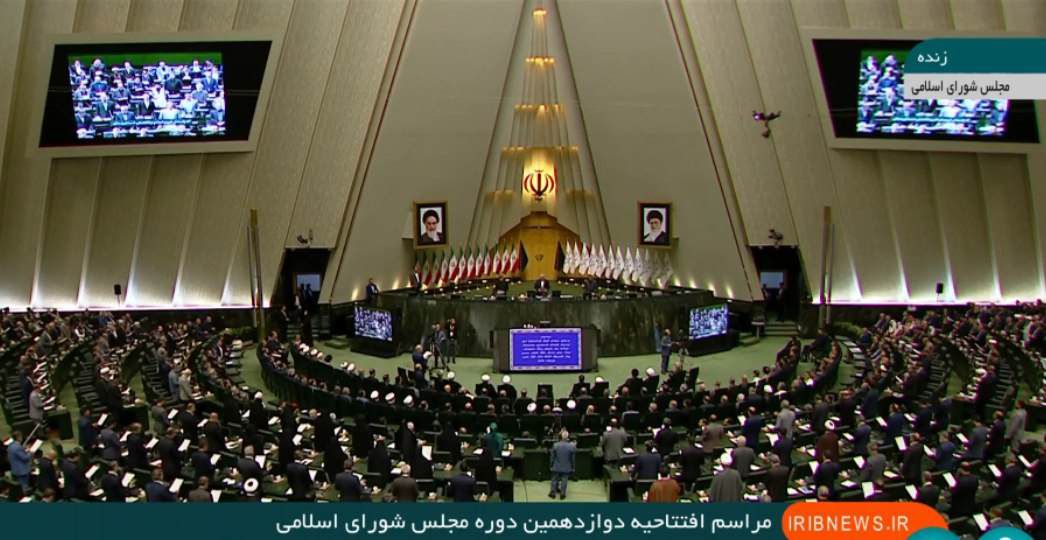 چه کسانی در مراسم افتتاحیه مجلس دوازدهم حضور یافتند؟ 