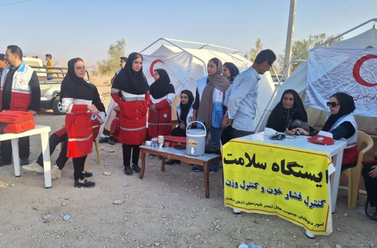 خدمات امدادی هلال احمر زرین‌دشت در پیاده‌روی جاماندگان اربعین